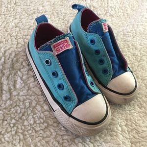 *2 for $20* Toddler size 7 converse velcro sneaker